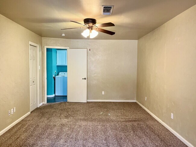 Building Photo - Spacious Four Bedroom!