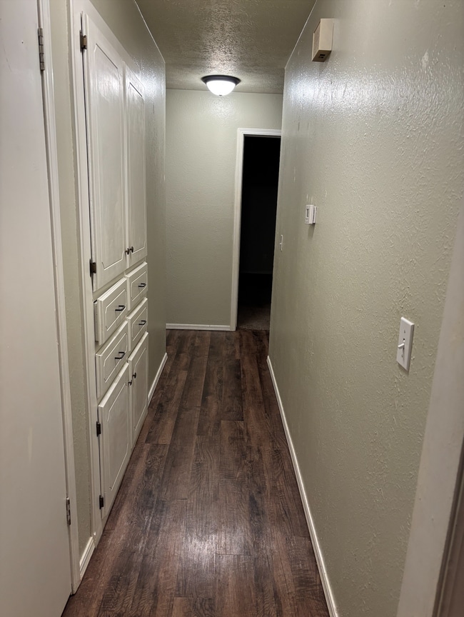 Building Photo - 3 bedroom 2 bath Edmond Duplex