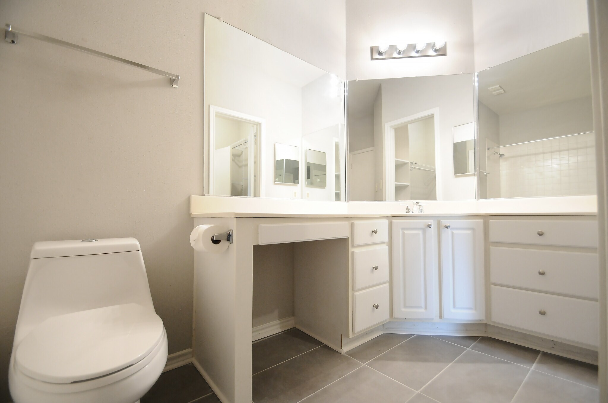 Building Photo - 3903 Penderview Dr