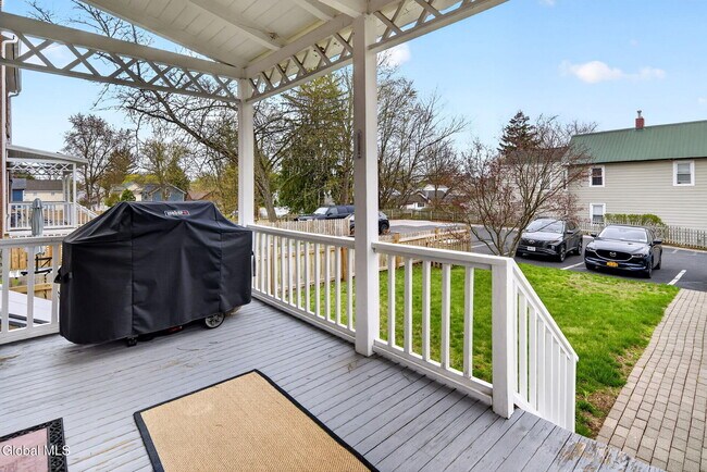 Building Photo - 194 Grand Ave