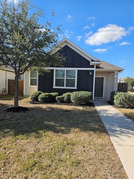 Primary Photo - 1802 Los Olivios Wy