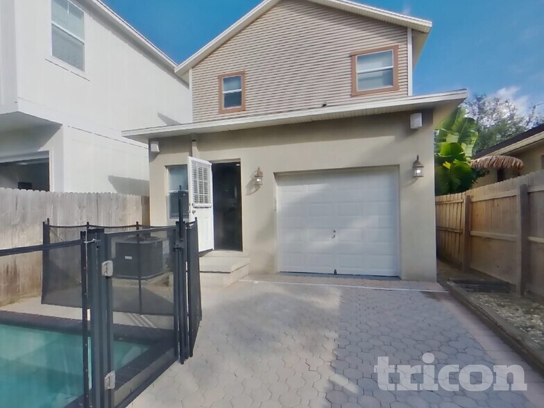 Building Photo - 1936 W Chestnut St