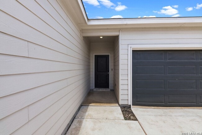 Building Photo - 702 Cedar Kys