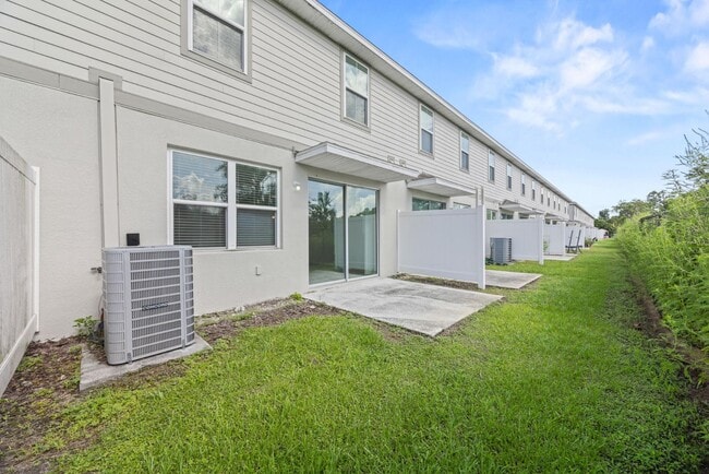 Building Photo - 6321 Tillandsia Pl