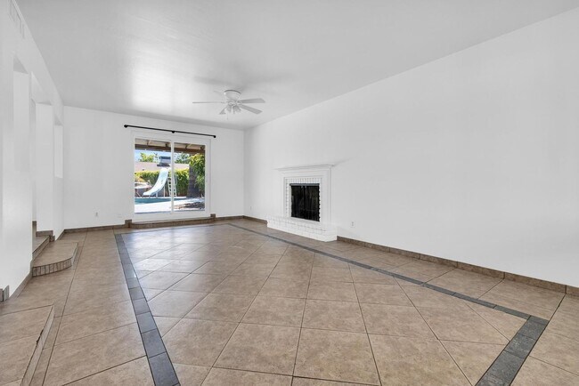 Building Photo - 6 Bedrooms, 3 Bath,  Pool CLOSE TO ASU (Rural & Broadway)