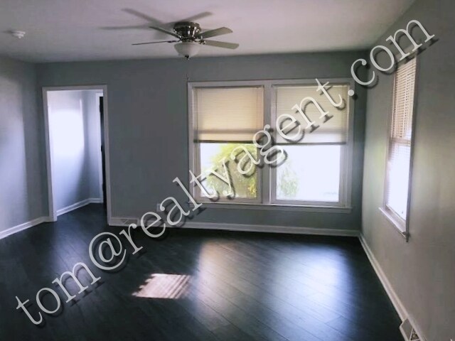 Building Photo - 1020 Dartmoor Ave