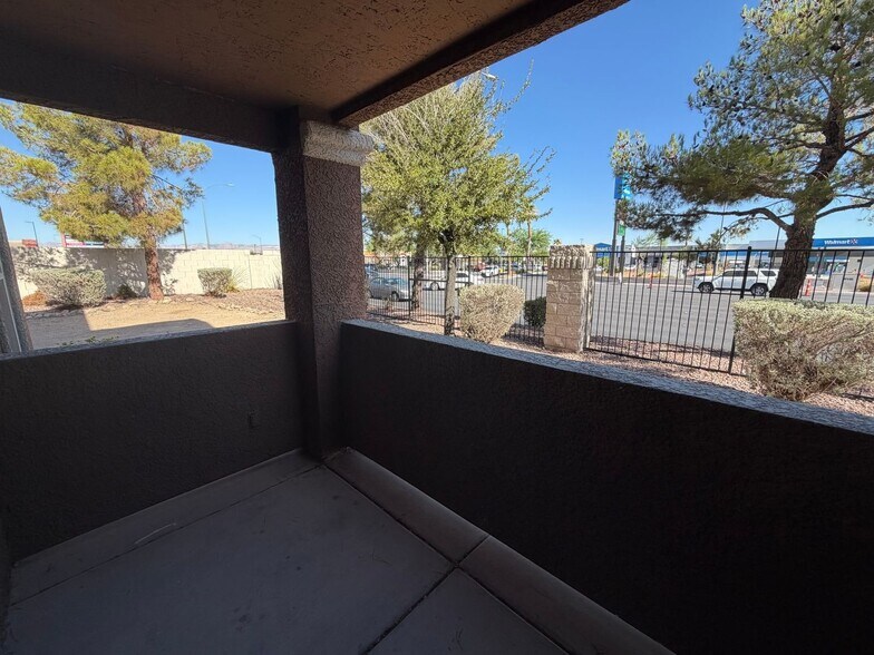 Building Photo - 555 E Silverado Ranch Blvd