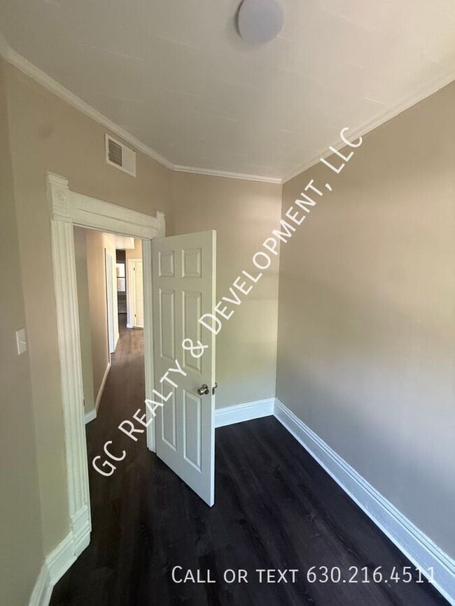 Building Photo - 2835 W 38th Pl