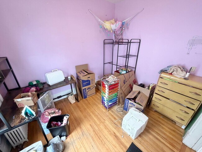 Building Photo - 3 Bedroom Apartment in Burlington VT Available 6/5-6/15!