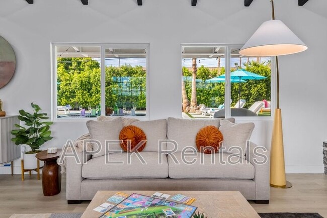 Building Photo - 2056 Paseo Roseta