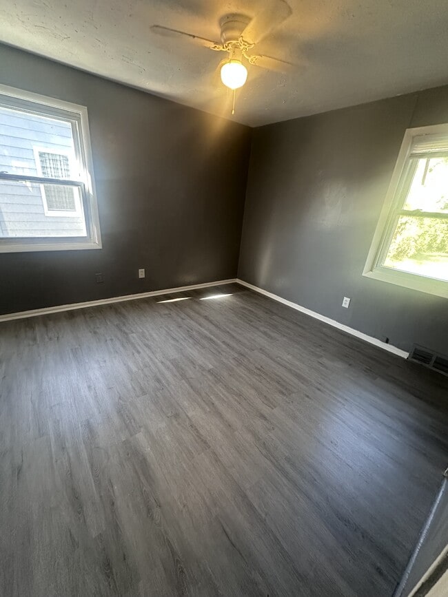 Building Photo - 16313 Clearview Ave