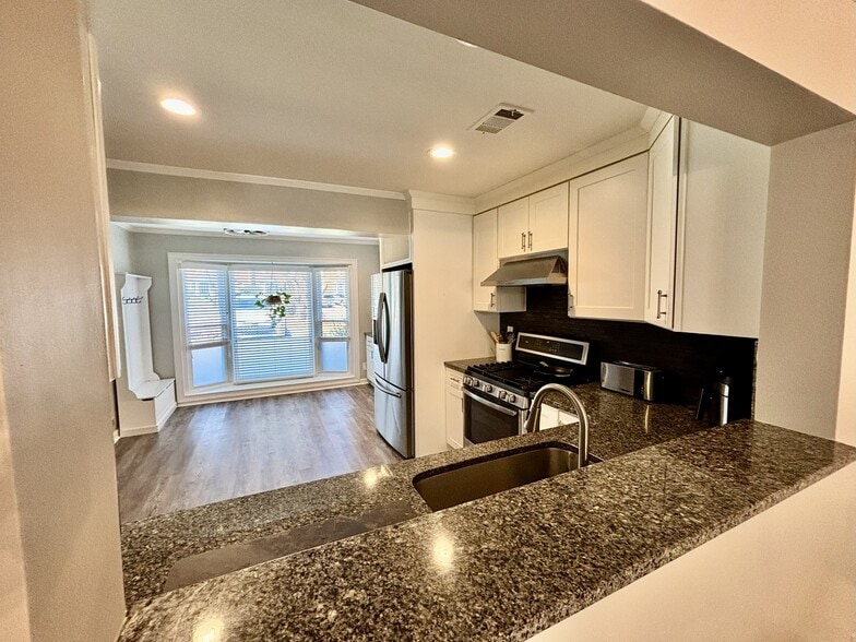 Building Photo - 7919 Briar Villa Pl