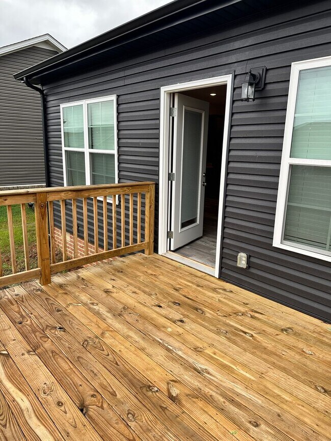 Building Photo - 2760 Cedrus Ave