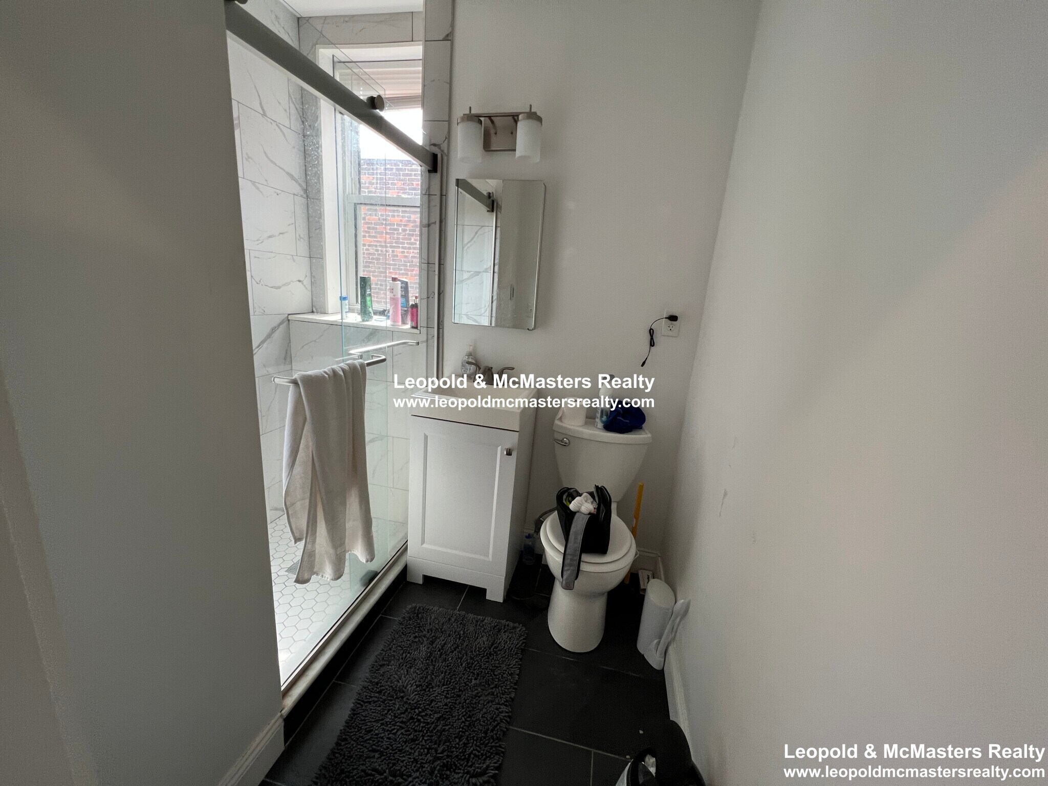 Building Photo - 112 Queensberry St