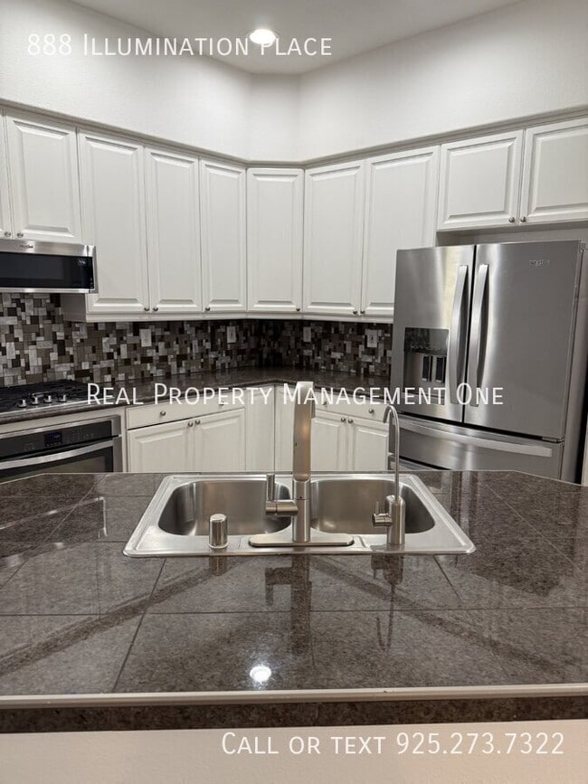 Building Photo - 888 Illumination Pl