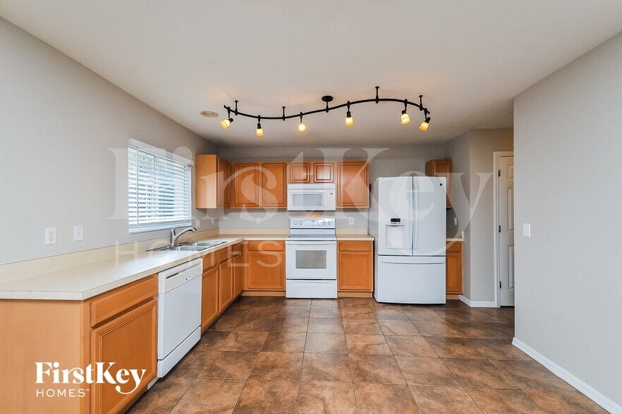 Building Photo - 6942 Lake Eaglebrooke Dr