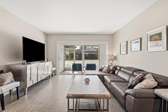 Building Photo - 2440 SW 22nd Ave