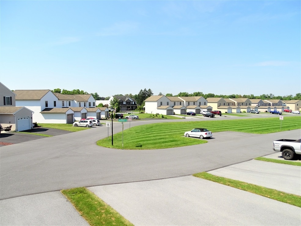 Building Photo - 256 Limestone Dr