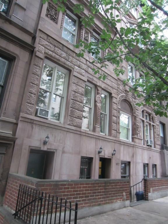 Building Photo - 107 W 69th St