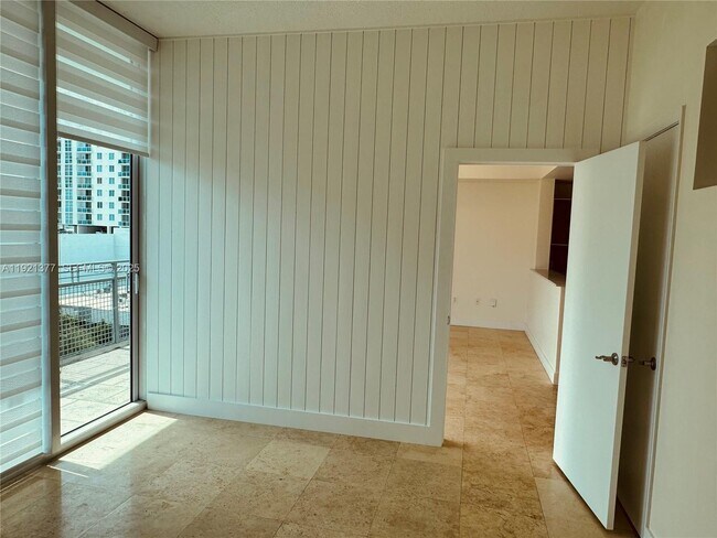 Building Photo - 350 NE 24th St