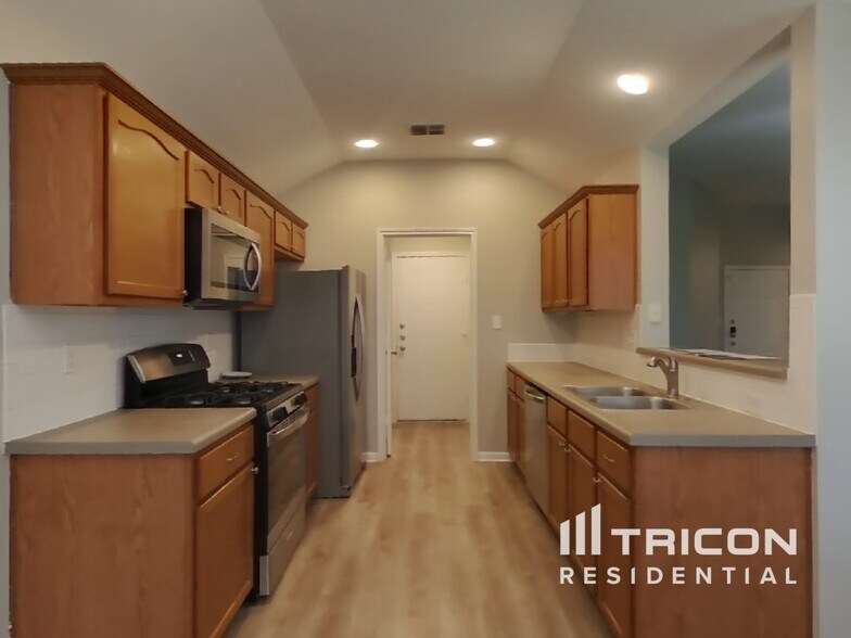 Building Photo - 8414 Favero Cove