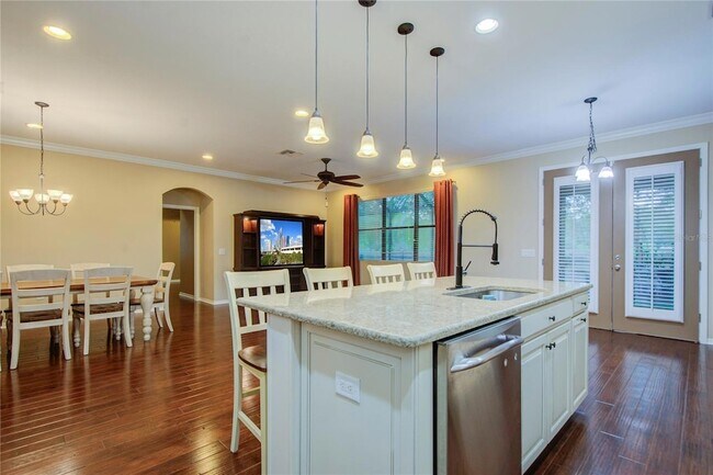 Building Photo - 1122 Oakcrest Dr