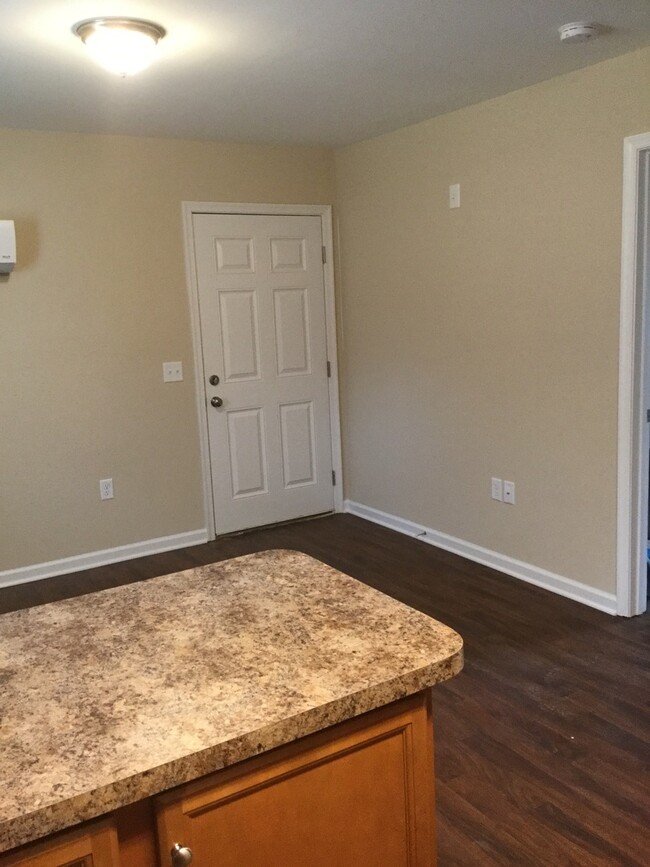 Building Photo - Newly Renovated 1 bedroom/1 bath in Willia...