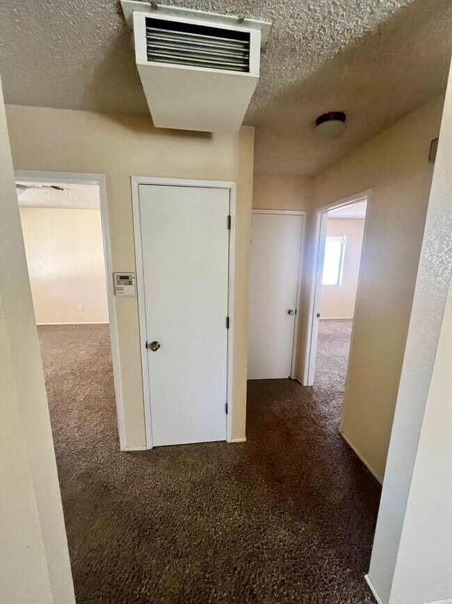 Building Photo - 2 Bedroom 1 Bath - Chocolate Drop Area