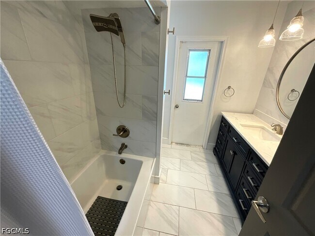 Building Photo - 20620 Pine Tree Ln