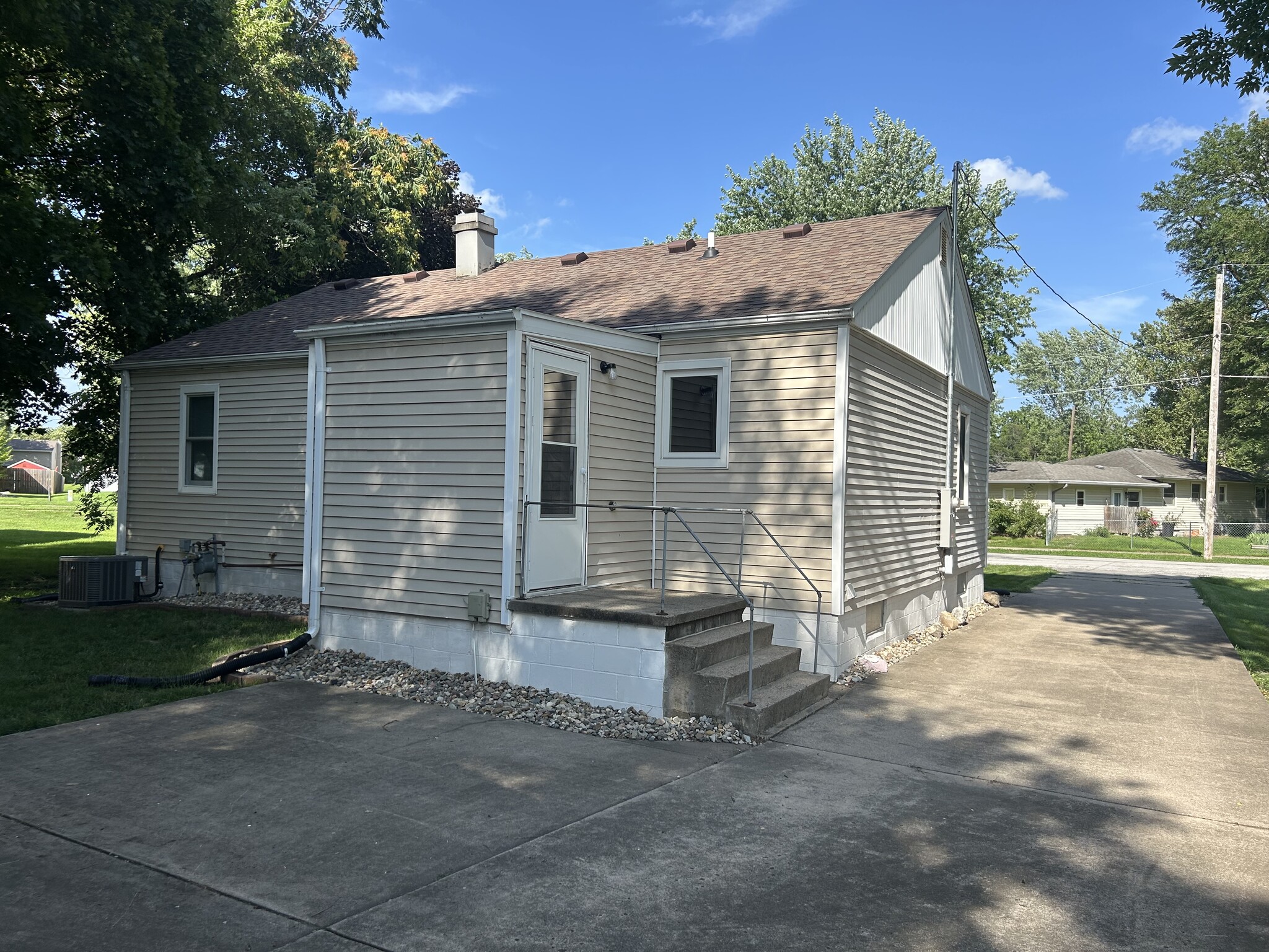 Building Photo - 540 3rd St