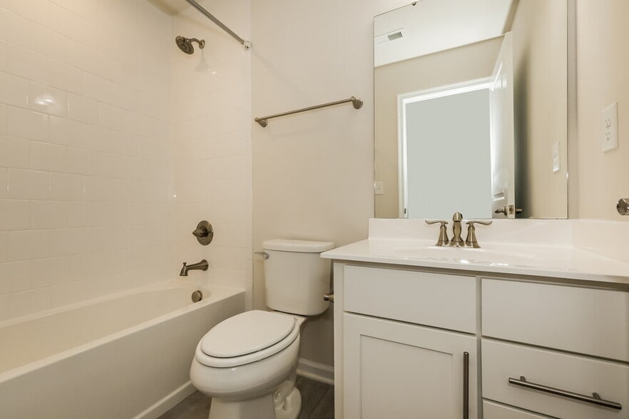 Building Photo - 307 Pond Place Ln
