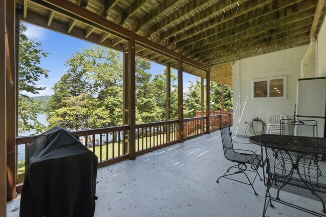 Building Photo - 1114 Buzzard Roost Rd