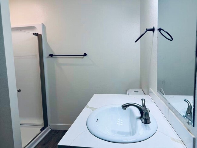 Building Photo - 1926 SW Washington St