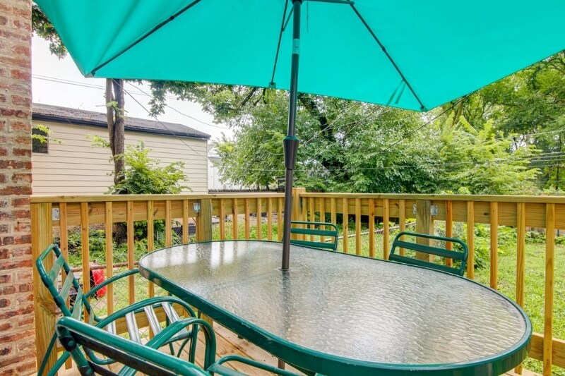 Building Photo - 1653 E 70th St