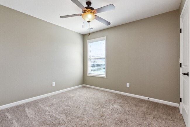 Building Photo - 1275 Golden Eagle Way