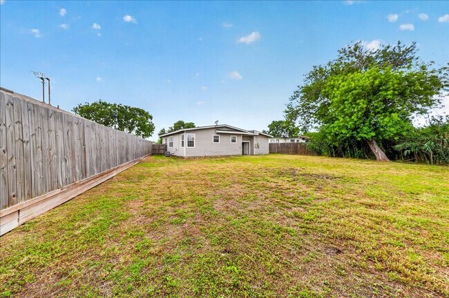 Building Photo - 929 Ashland Dr