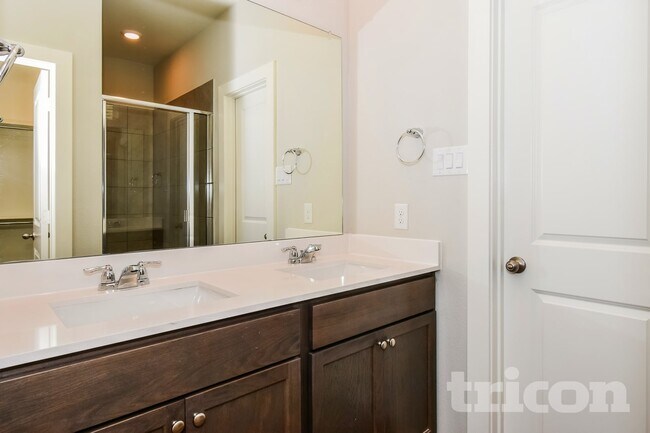 Building Photo - 2589 Dulaney Dr