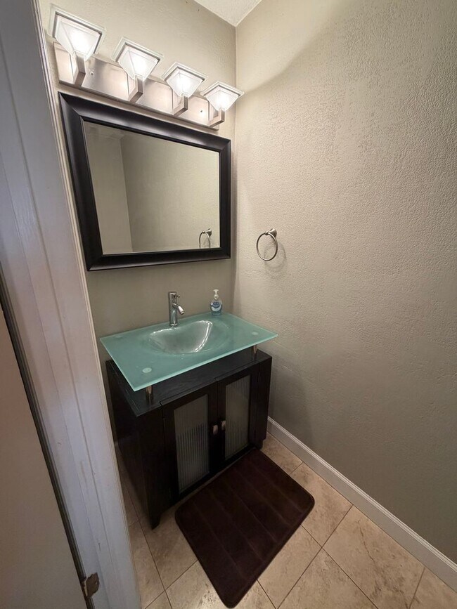 Building Photo - Coastal Living in the Heart of Destin