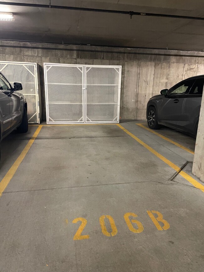 Building Photo - 5401 S Park Terrace Ave