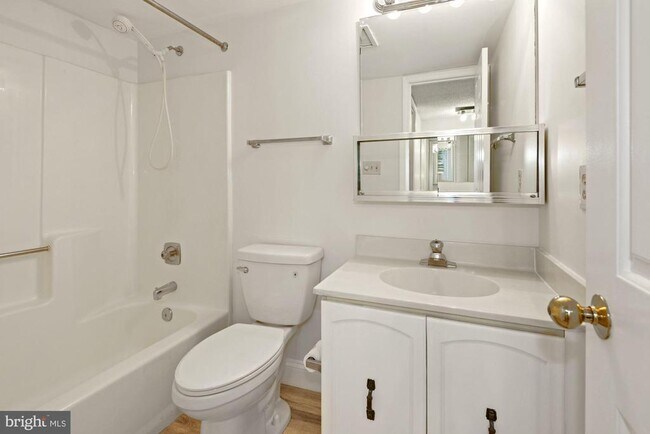 Building Photo - 3800 Powell Ln