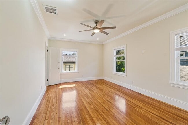 Building Photo - 344 21st Ave NE