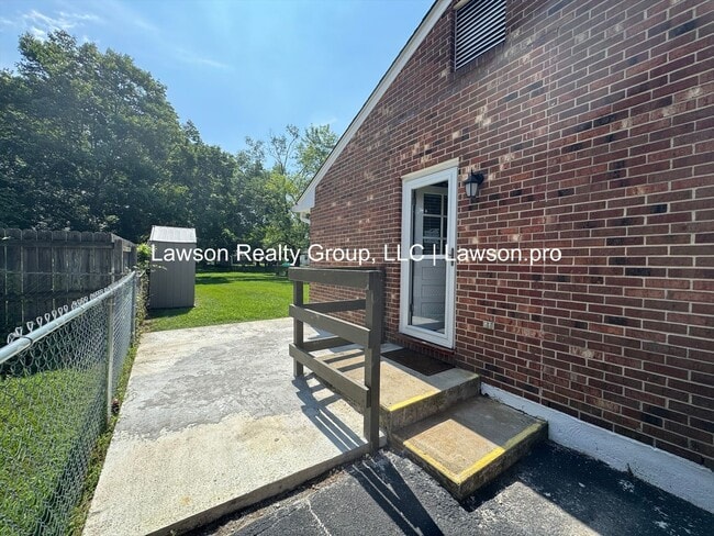 Building Photo - Three Bedroom Brick Ranch with Full Basement and Yard