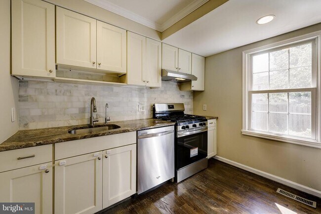 Building Photo - 4 Ritchfield Ct