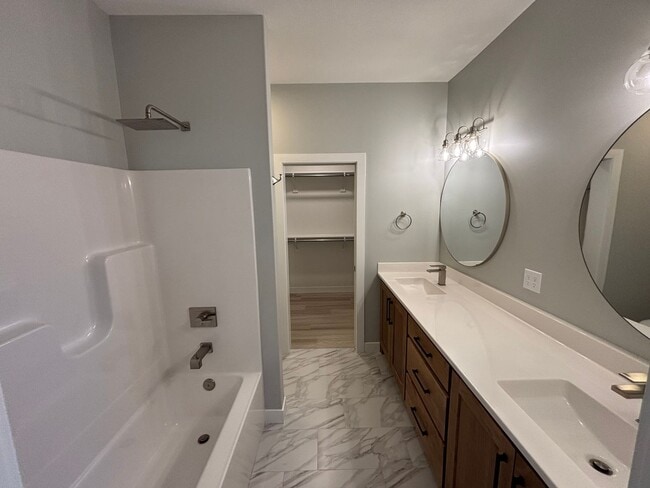 Building Photo - Stunning New Build in Central Manhattan! Available NOW!