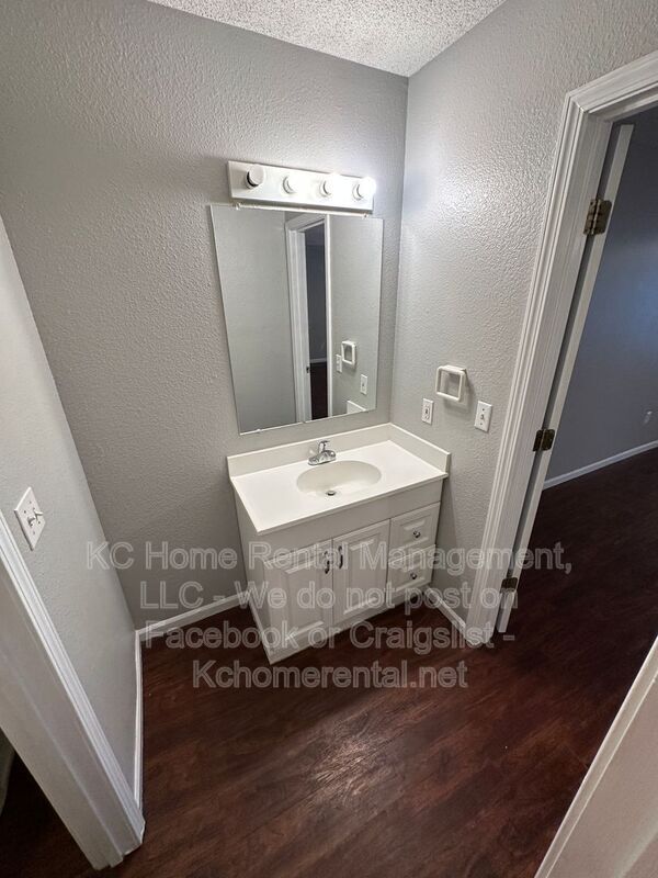 Building Photo - 5656 N Anita Ave