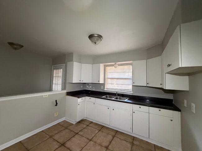 Building Photo - 1085 S.Perkins Rd