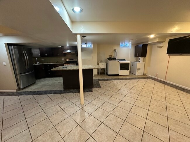 Building Photo - 3929 Jarvis Ave