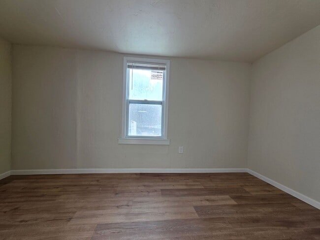 Building Photo - 210 S Maple Ave