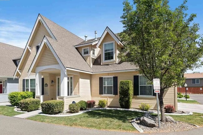 Primary Photo - ** MOVE-IN SPECIAL ** Craftsman Style Town...