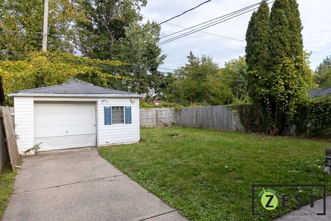 Building Photo - - BEAUTIFUL 3-BEDROOM 1 BATHROOM  April 11th 2-2:30 pm!